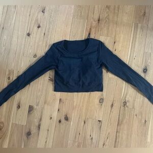 Black Long-Sleeve Cropped Ribbed Top